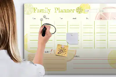 Beschreibbare Magnettafel als praktischer Familienplaner