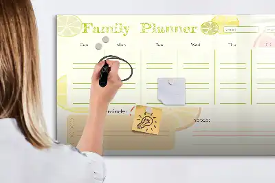 Beschreibbare Magnettafel als praktischer Familienplaner