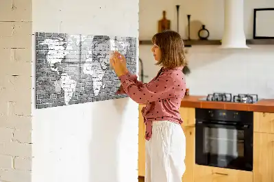 Beschreibbare Weltkarte auf Ziegeln