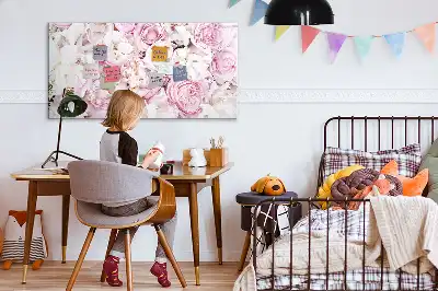 Beschreibbare Magnettafel mit dekorativem Blumenmotiv