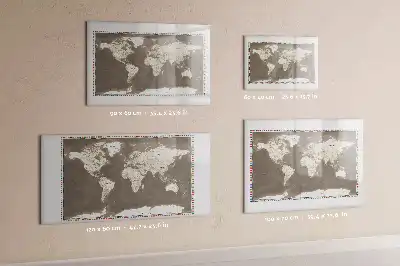 Beschreibbare Magnettafel in Form einer braunen Weltkarte