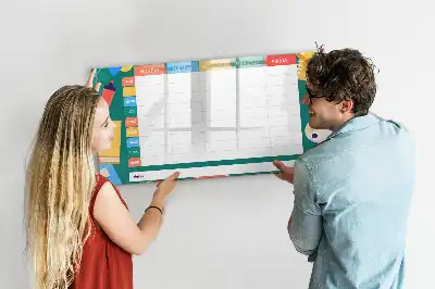 Beschreibbare Magnettafel mit Stundenplan