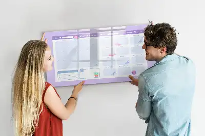 Beschreibbare Magnettafel als Jahresplaner in Rosa