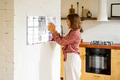 Beschreibbare Magnettafel als Monatsplaner