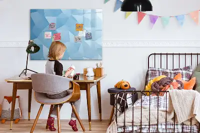 Schreib-Magnettafel mit abstraktem Dreieck-Motiv