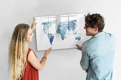 Beschreibbare Magnettafel in Form einer Weltkarte