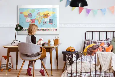 Geografische Weltkarte als beschreibbare Magnettafel