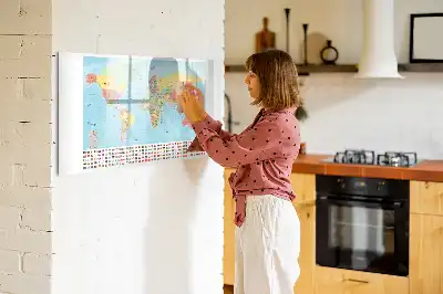 Geografische Weltkarte als beschreibbare Magnettafel