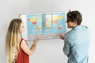 Geografische Weltkarte als beschreibbare Magnettafel
