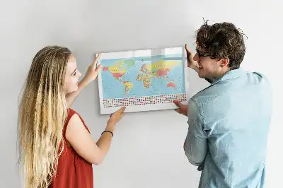 Geografische Weltkarte als beschreibbare Magnettafel