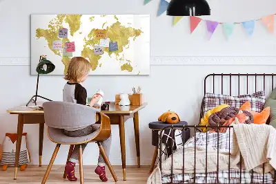 Beschreibbare Magnettafel in Form einer goldenen Weltkarte