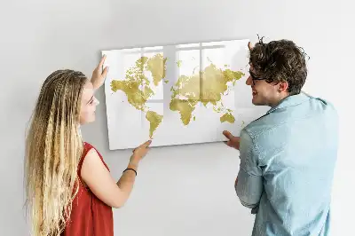 Beschreibbare Magnettafel in Form einer goldenen Weltkarte