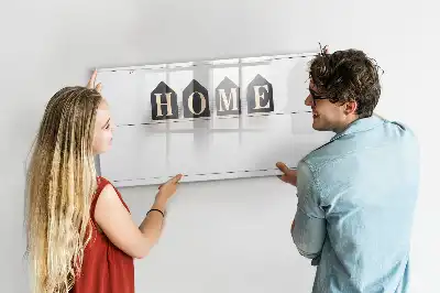 Beschreibbare Magnettafel mit dem Schriftzug Zuhause