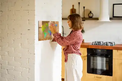 Beschreibbare Magnettafel in Form einer Regenbogen-Weltkarte