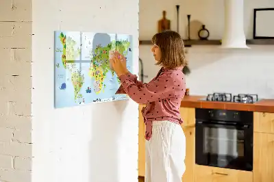 Kulturelle Weltkarte als beschreibbare Magnettafel