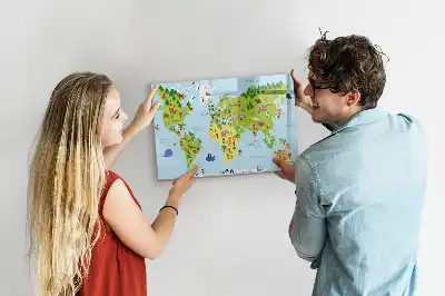 Kulturelle Weltkarte als beschreibbare Magnettafel