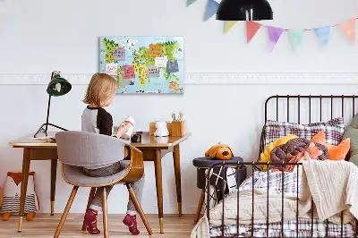 Kulturelle Weltkarte als beschreibbare Magnettafel