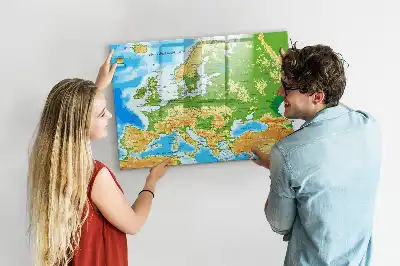 Geografische Weltkarte als beschreibbare Magnettafel