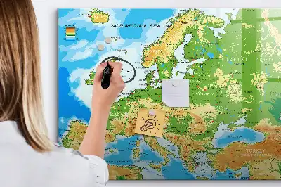 Geografische Weltkarte als beschreibbare Magnettafel