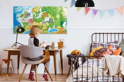 Geografische Weltkarte als beschreibbare Magnettafel