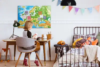 Geografische Weltkarte als beschreibbare Magnettafel