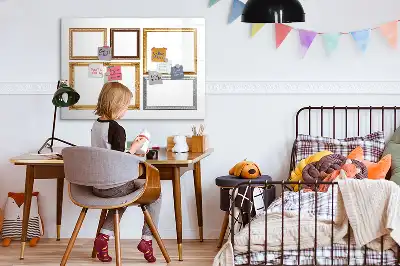 Beschreibbare Magnettafel mit goldenem Rahmen
