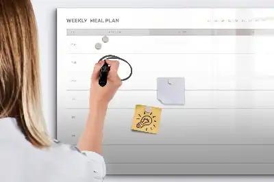Schreib-Magnettafel in einfacher Menü-Ausführung