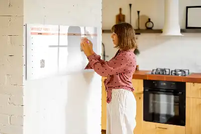 Beschreibbare Magnettafel als wöchentlicher Mahlzeitenplaner