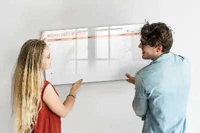 Beschreibbare Magnettafel als wöchentlicher Mahlzeitenplaner