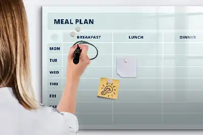 Beschreibbare Magnettafel in Pastell als Mahlzeitenplan