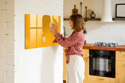Beschreibbare Magnettafel in Goldgelb
