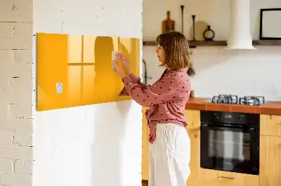 Beschreibbare Magnettafel in Goldgelb