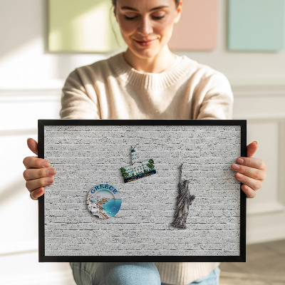 Magnettafel mit schwarzem Rahmen Ziegelwand helle Mauer