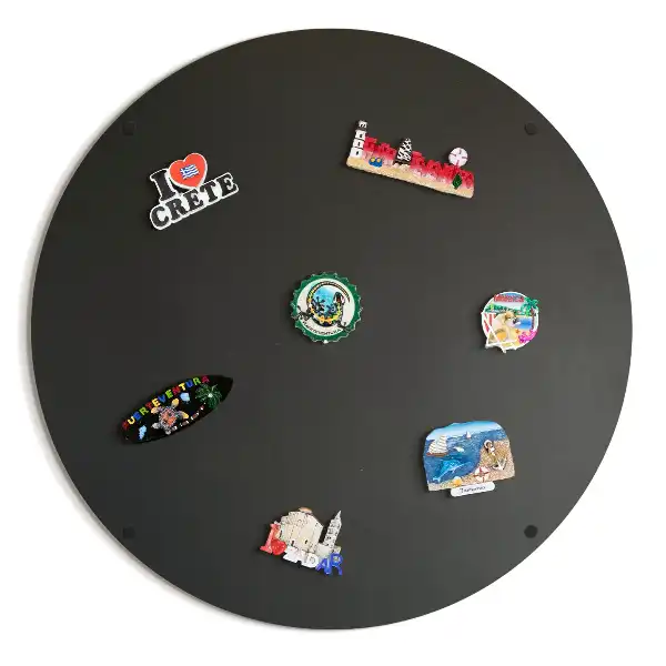Wand-Magnettafel für Reisesouvenirs in rundem Design und schwarzer Farbe