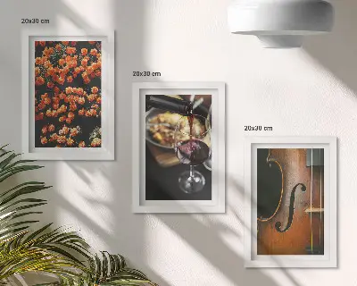 Bilderwand Vintage-Romantik mit Blumen, Wein und Violine