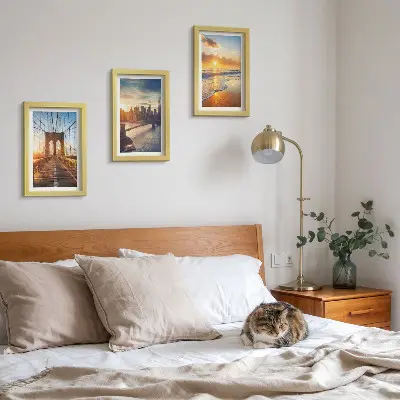 Bilderwand mit Brücken und Sonnenuntergängen in der Stadtlandschaft