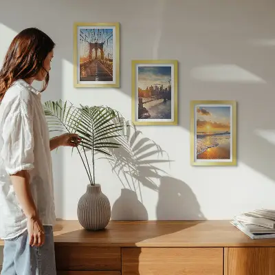 Bilderwand mit Brücken und Sonnenuntergängen in der Stadtlandschaft