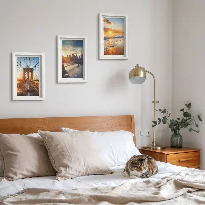 Bilderwand mit Brücken und Sonnenuntergängen in der Stadtlandschaft