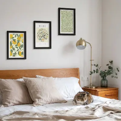 Bilderwand mit Zitronenmotiven sowie Kräuter- und Pflanzenblättern