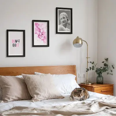 Bilderset mit Rahmen mit Abstraktion in Aquarell, inspirierendem Slogan und antiker Skulptur