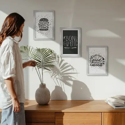 Bilderwand mit Grafiken und Slogans rund ums Thema Essen und Kulinarik