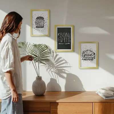 Bilderwand mit Grafiken und Slogans rund ums Thema Essen und Kulinarik