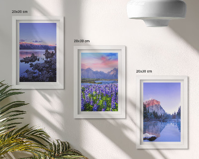 Bilderset mit rahmen Berglandschaften mit Wasser, Himmel und einer Blumenwiese