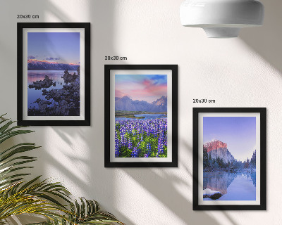 Bilderset mit rahmen Berglandschaften mit Wasser, Himmel und einer Blumenwiese