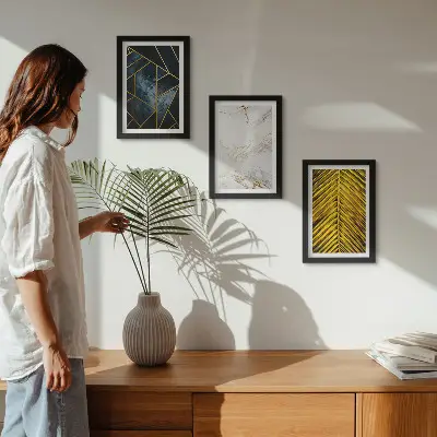 Bilderset mit Rahmen mit modernen geometrischen Mustern und natürlichen Pflanzenmotiven