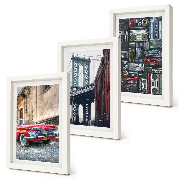 Fotowand mit einem alten Auto auf der Straße nahe der Brooklyn Bridge sowie Retro-Audiogeräten