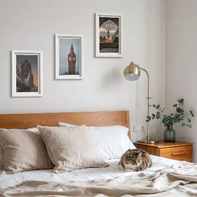 Bilderwand mit Ansichten von London, der Brücke und Big Ben