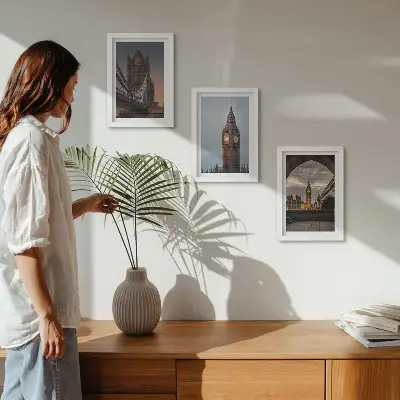 Bilderwand mit Ansichten von London, der Brücke und Big Ben