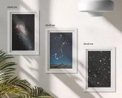 Bilderwand mit kosmischen Landschaften von Galaxien und dem Sternbild Skorpion