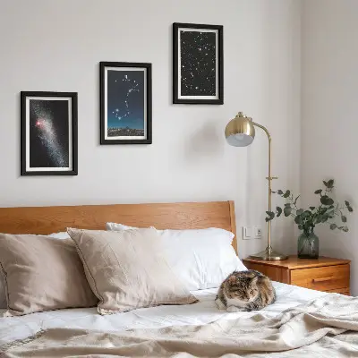 Bilderwand mit kosmischen Landschaften von Galaxien und dem Sternbild Skorpion